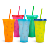 vaso de plástico con popote